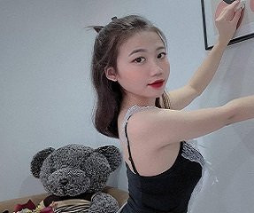 Poster of Sex của An An trong trang phục của cô hầu gái rất hấp dẫn